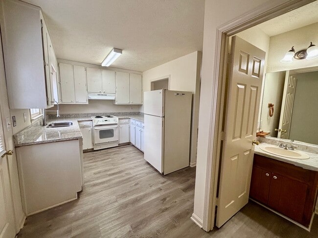 Photo - 5296 Weyden Trail Unit B