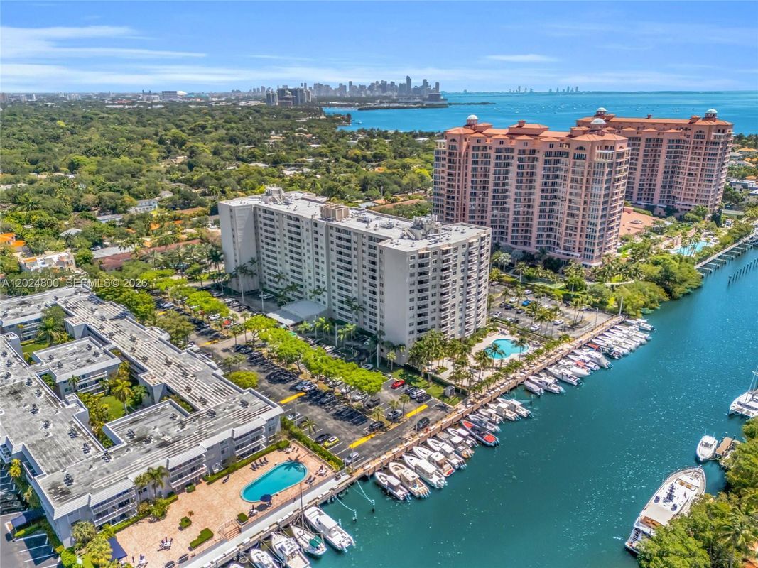 Photo - 90 Edgewater Dr Unidad 1201