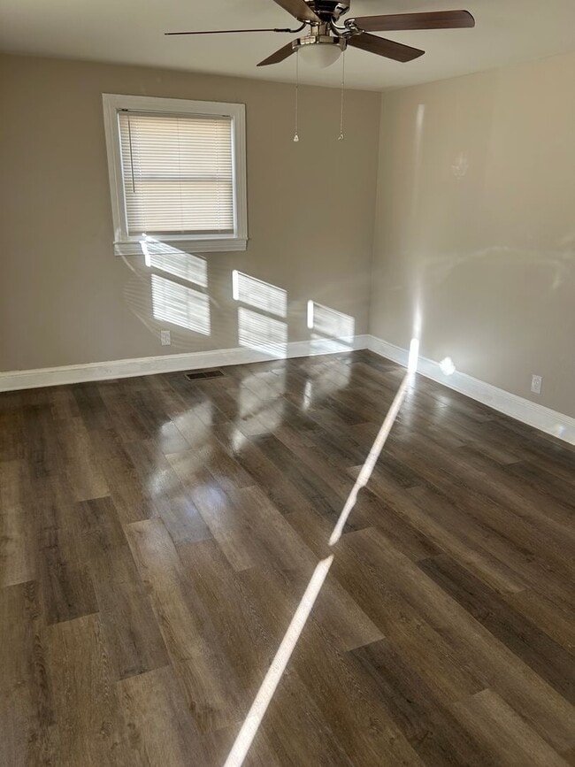 Photo - 1629 Emerald St