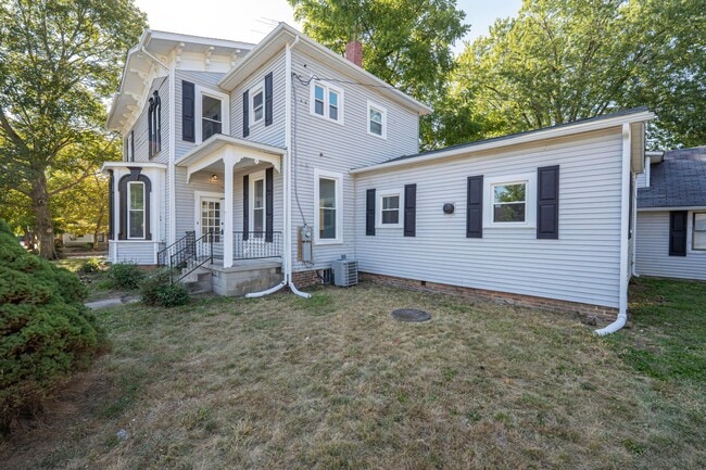 Photo - 150 N Oak St