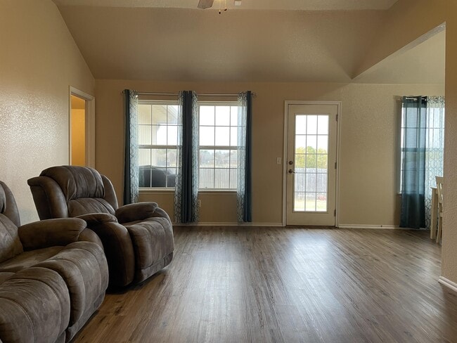 2513 Queenston Ave