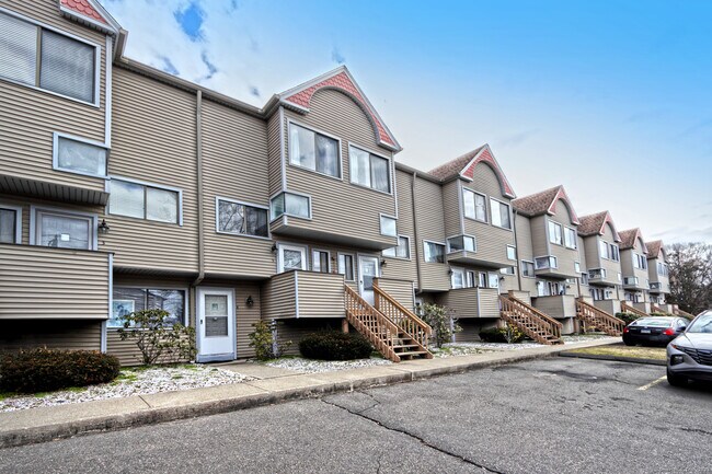 Photo - 40 Crest St Unit APT 5