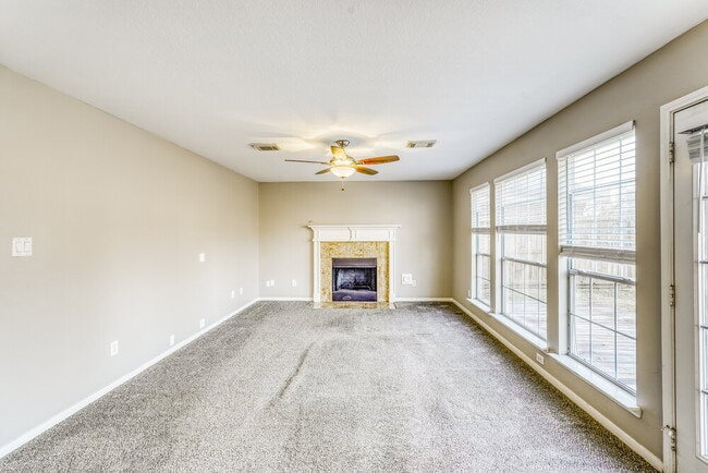 Photo - 519 Holly Crest Dr