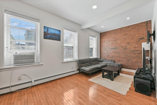 Photo - 168 F St Unit 3