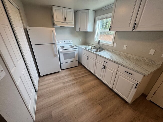 Photo - (248) BeVille - 2 Bedroom / 1 Bathroom - T... Unit 1716-4 (R)