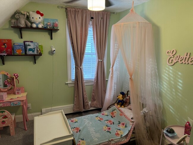 Photo - 23 Tiverton Pky