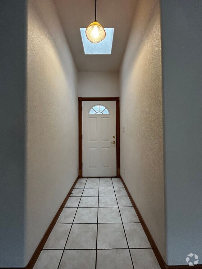 Building Photo - ** Move in Special $400.00 off First Month... Rental