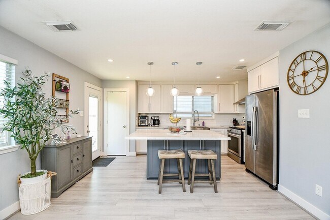 Photo - 6322 Hall Pond Ct