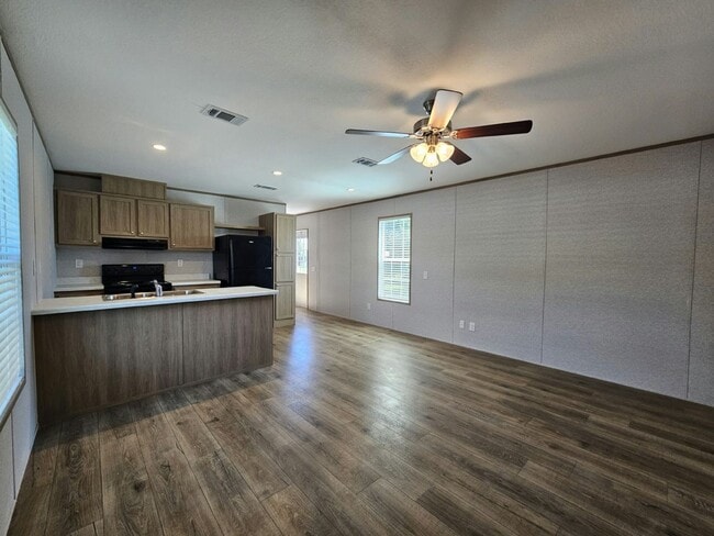 491 Suwanee Dr