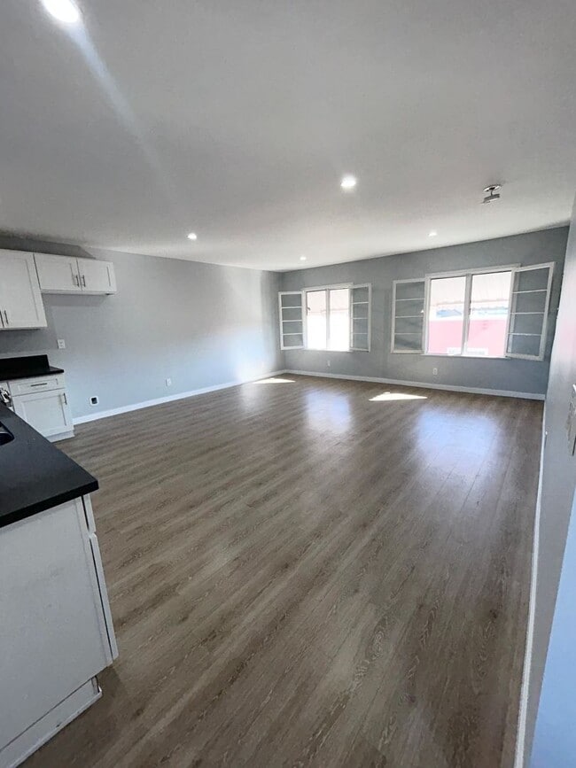 Photo - 531 1/2 W 56TH ST Unit 531 1/2 W 56TH ST