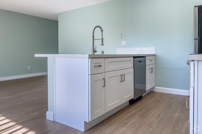 1BR, 1BA - 650SF