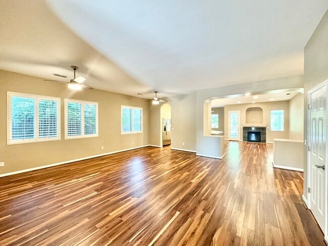 Photo - Stunning 3-bedroom 3-bathroom home in Yank...