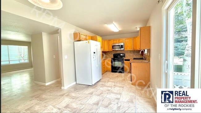 Photo - 990 N Monroe Ave
