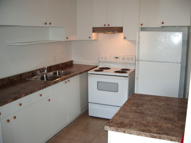 Building Photo - 4010 Av Northcliffe Unit LES IMMEUBLES POLITIS