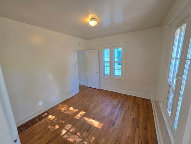 Photo - DU HOUSE FOR RENT