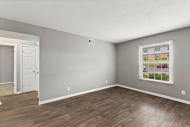 Photo - Walnut Hills Apartments