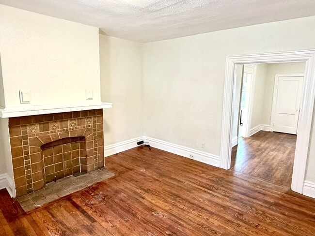 Photo - 714 Eureka St