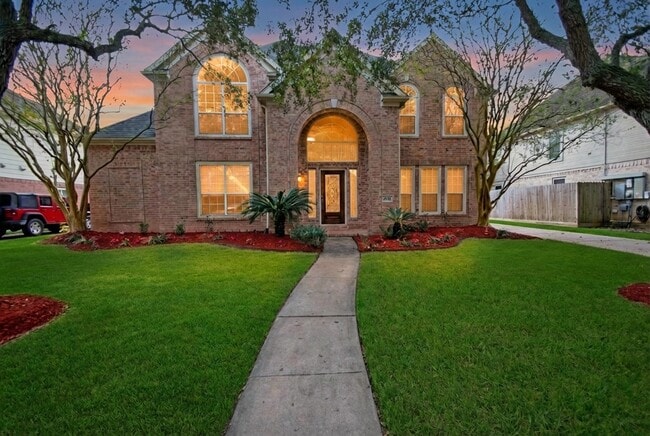 Photo - 2111 Parkview Ln