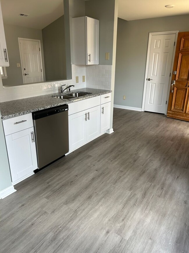 Photo - 122 Windsong Rd