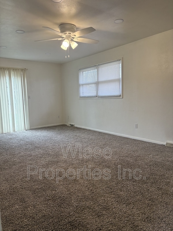 Building Photo - 408 Amherst Dr