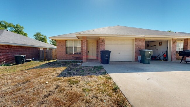 Photo - ALL TILE 3 BEDROOM DUPLEX ONLY $1,350 BY A...