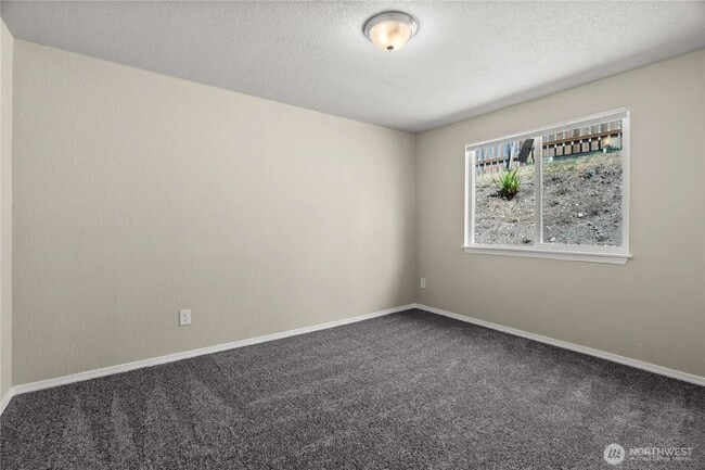 Photo - 502 Tullis St NE