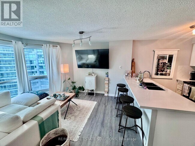 Photo - 10 Queens Quay W Unité 1102