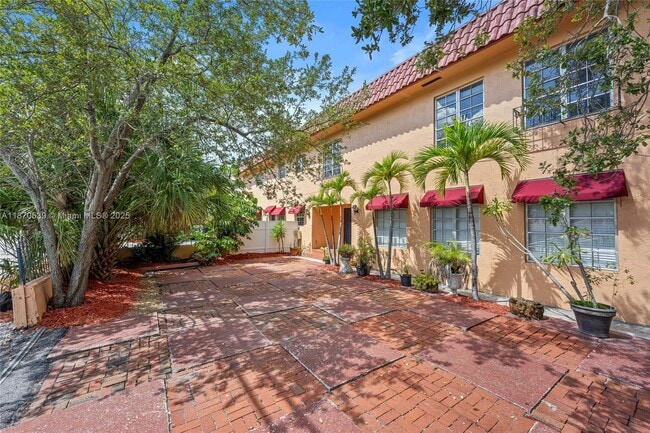Building Photo - 1545 Miami Rd Rental
