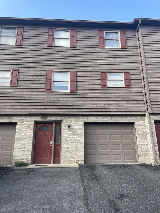 Building Photo - 206 Stone Gate Cir Rental