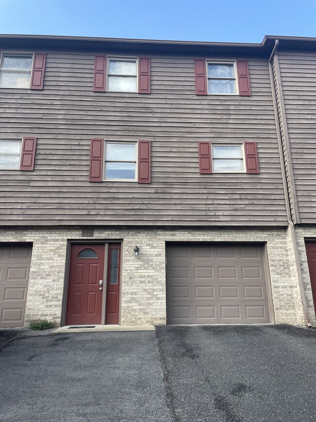 Photo - 206 Stone Gate Cir Townhome