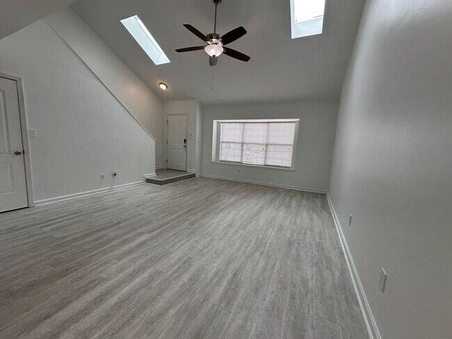 61 Riverchase Dr