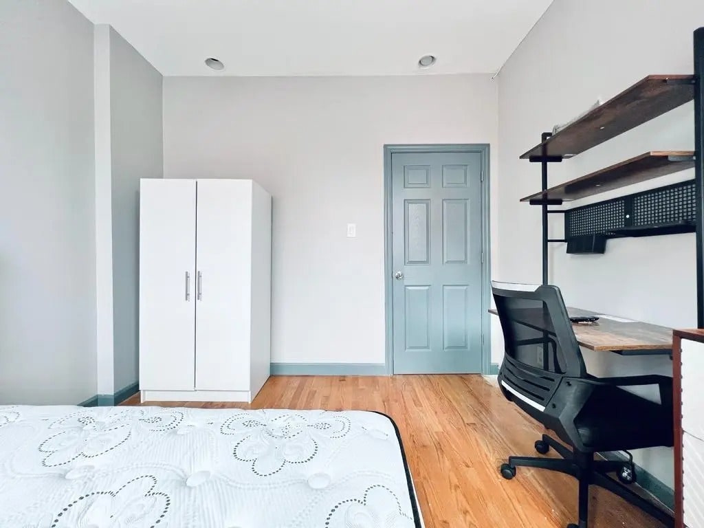 Photo - Furnished room/NOT APARTMENT Unit 3FL