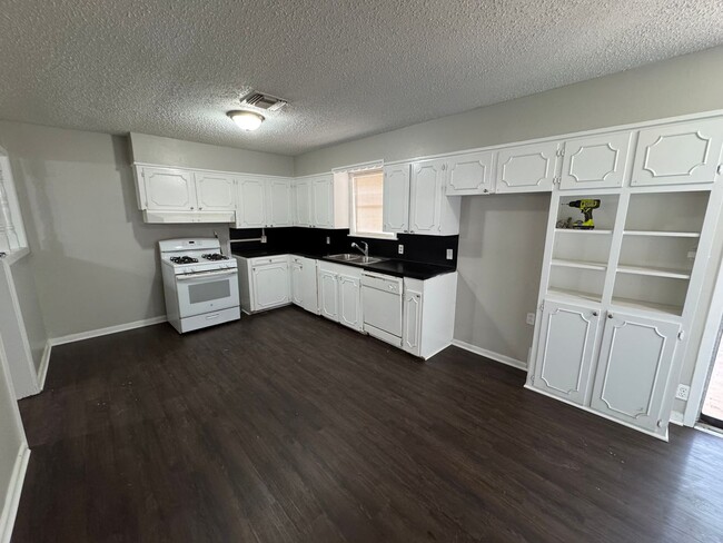 Photo - Updated 3 Bedroom home in Central Park