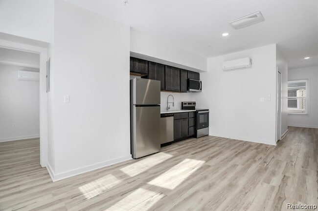 Photo - 799 E Grand Blvd Unit 8