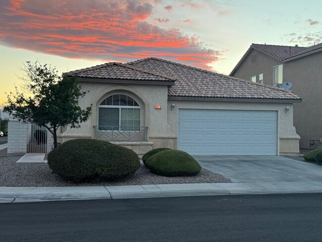 Building Photo - 4-bedroom home, 4th bedroom is large, 3cg