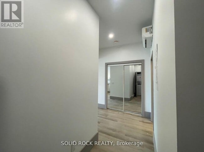 Photo - 48 King St E