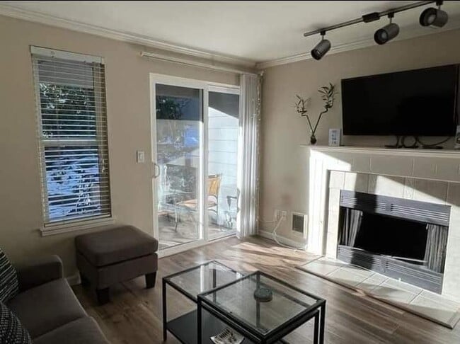 Building Photo - 11107 NE 125th Ln Unit F122 Rental