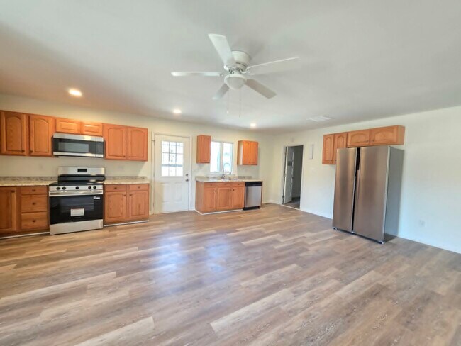 Photo - 1318 West Rd