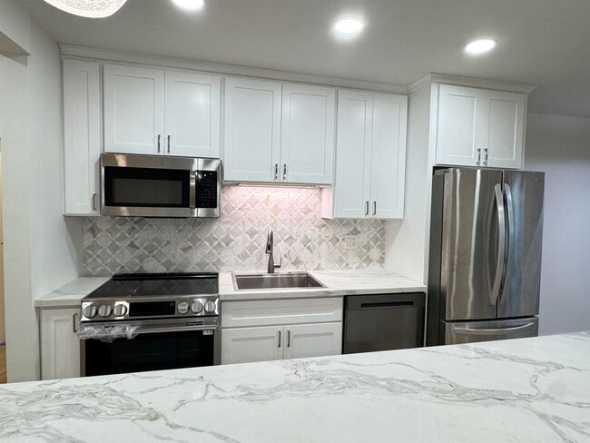 Photo - 2083 Ascot Dr Unit 131