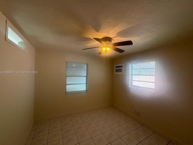Photo - 2228 Grant St Unidad 4