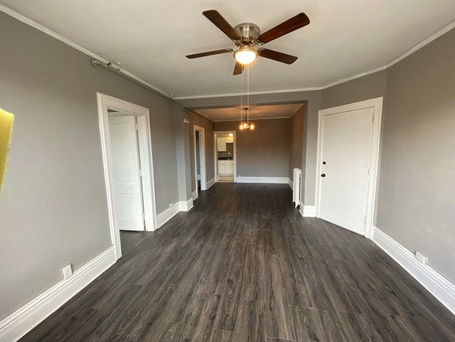 3 flooring styles avail! Dark,light,hardwood!