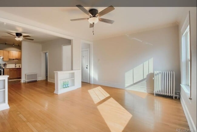 Sala de estar - 541 E 14th Ave Unidad 7