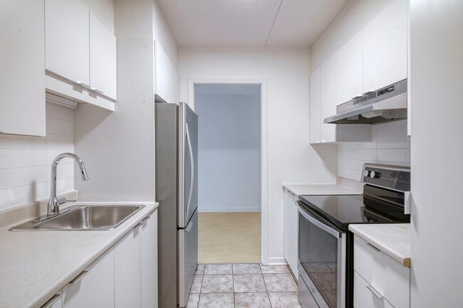 Building Photo - 1570 Avenue Filion Unit 111