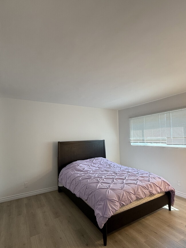 Bedroom - 14930 Magnolia Blvd