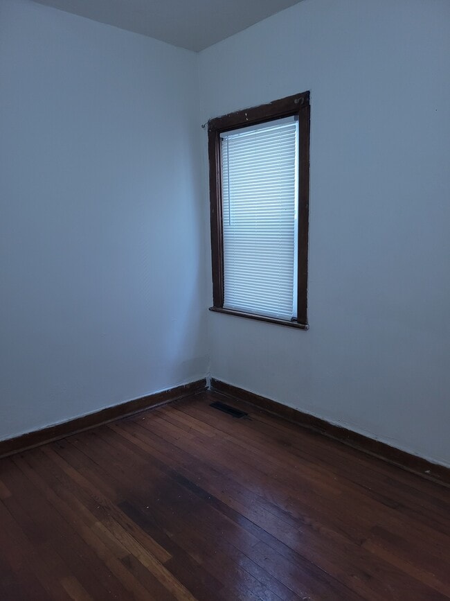 front bedroom - 250 2nd St Apartamentos Unidad #1