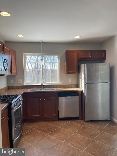 Photo - 25 Sir Thomas Ln