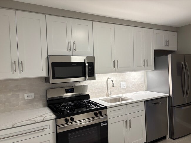 Photo - 9608 N Greenwood Ave Unit 1 West