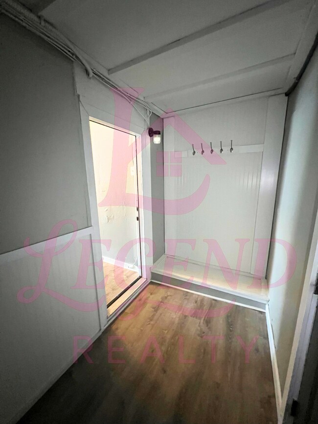 Photo - 2615 Victor St Unit 2F
