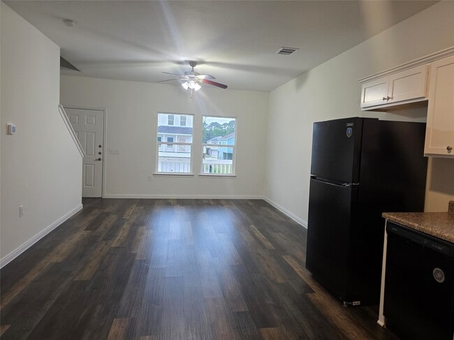 Building Photo - 6311 White Oak Dr