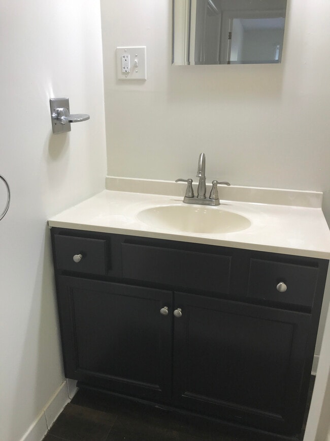 Baño remodelado - Pittsford Village Estates